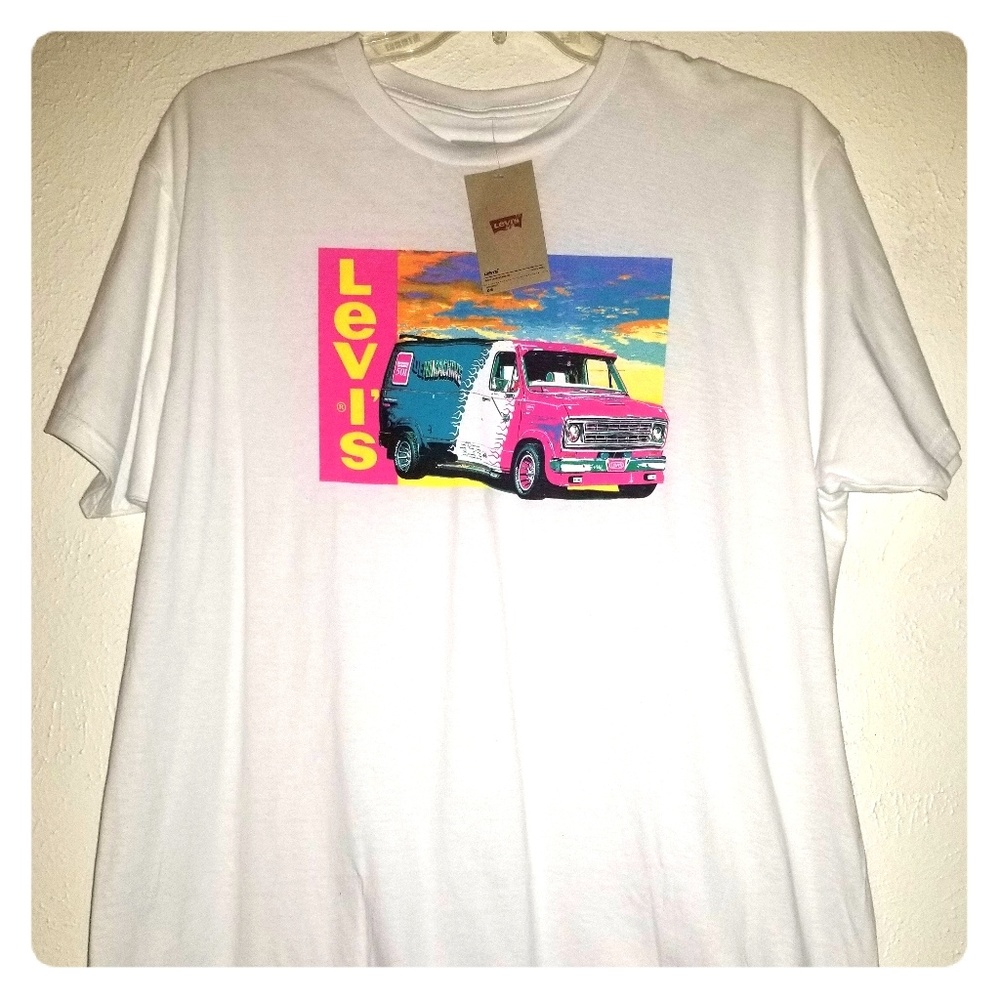 Levi's tee